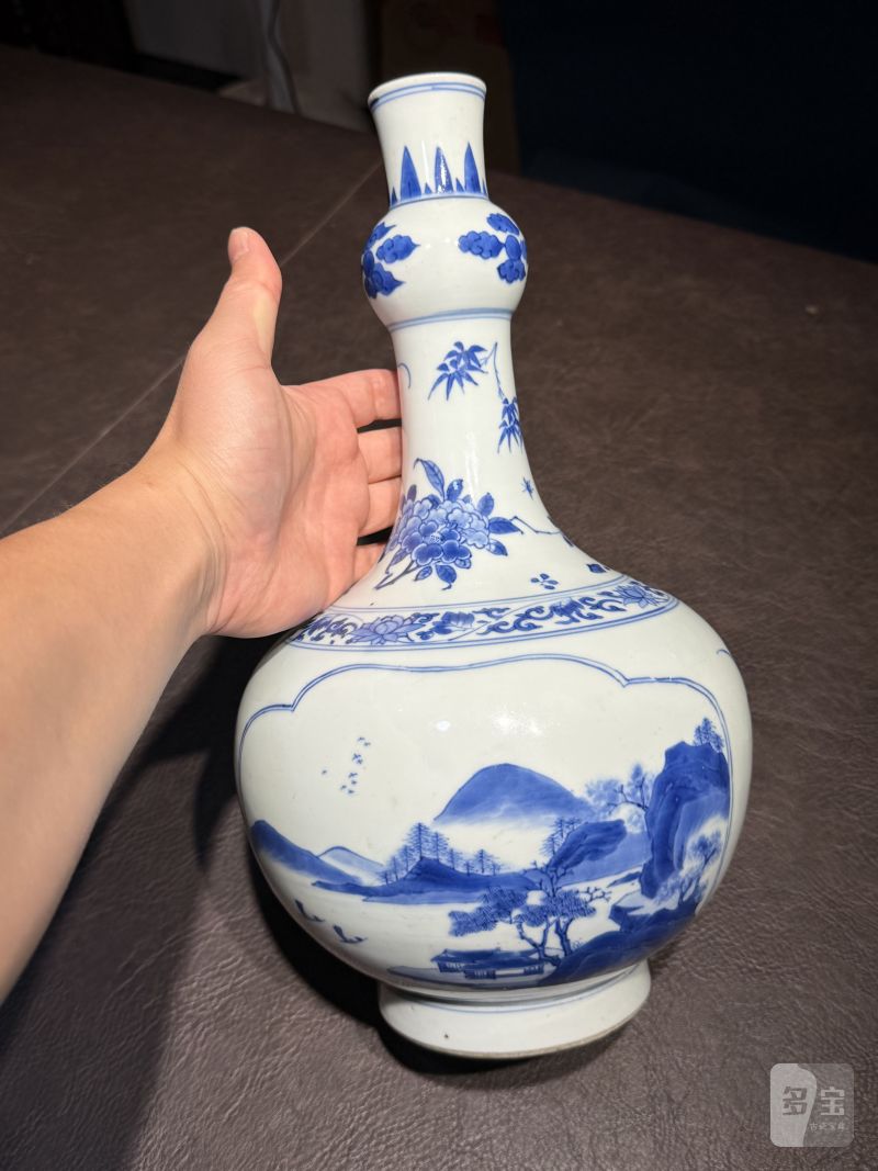 明崇祯 青花开光山水图长颈瓶 - 图3